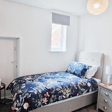 Single Room In Modern House Near Νότιγχαμ Εξωτερικό φωτογραφία