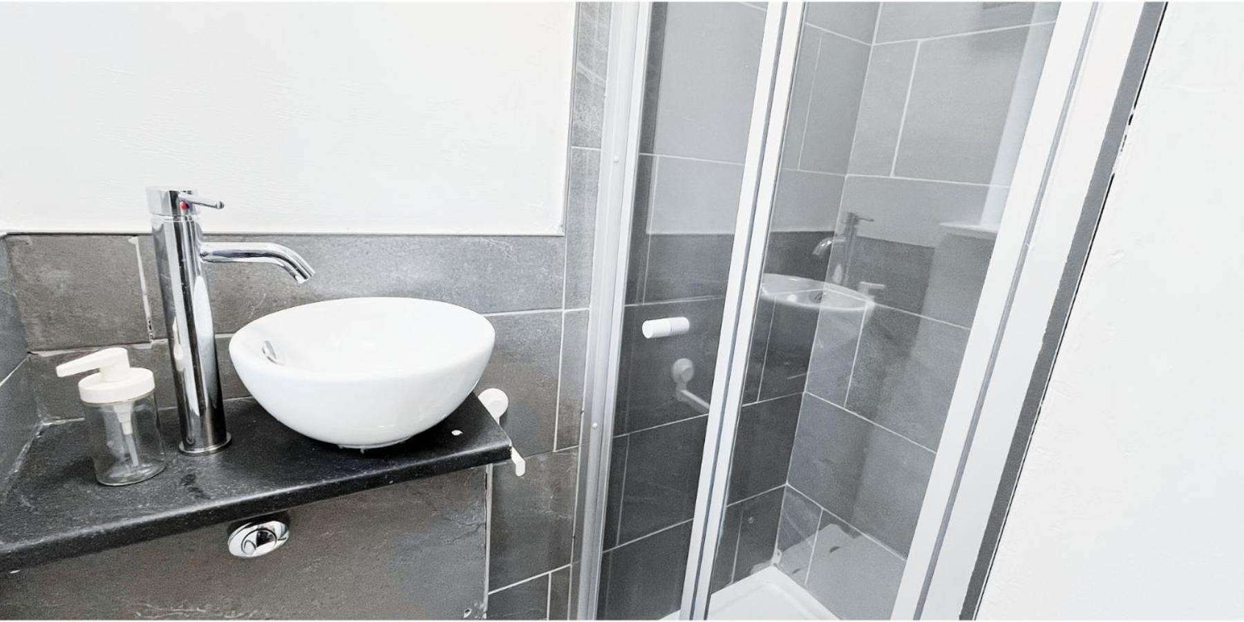 Single Room In Modern House Near Νότιγχαμ Εξωτερικό φωτογραφία