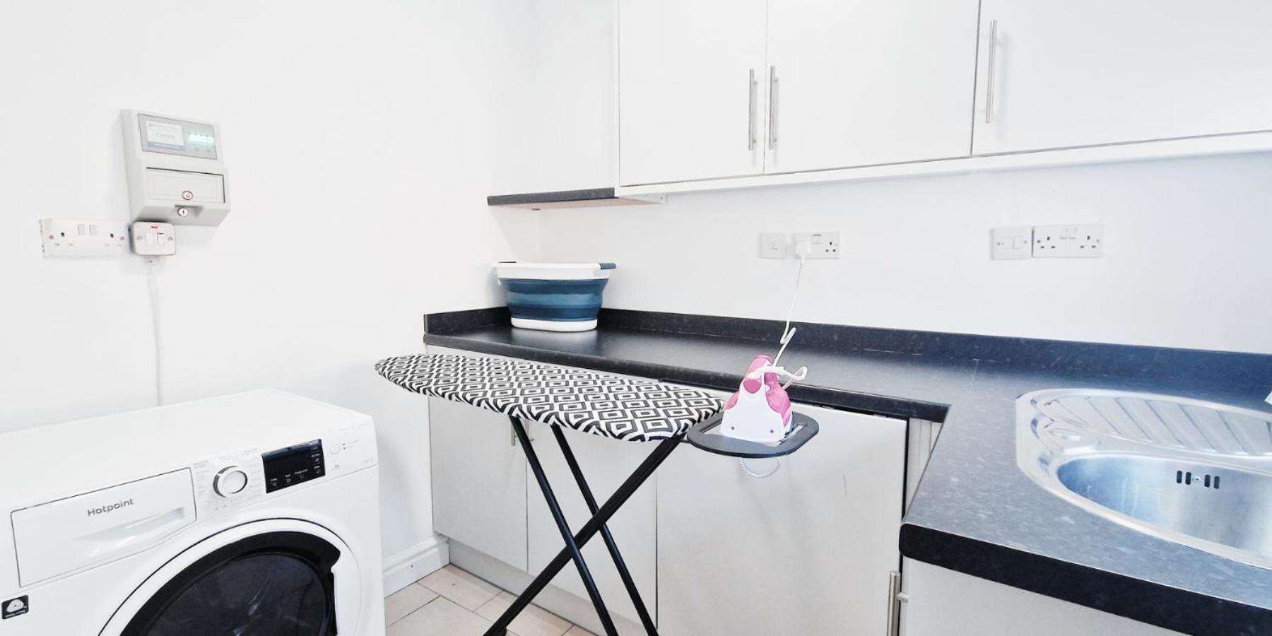 Single Room In Modern House Near Νότιγχαμ Εξωτερικό φωτογραφία
